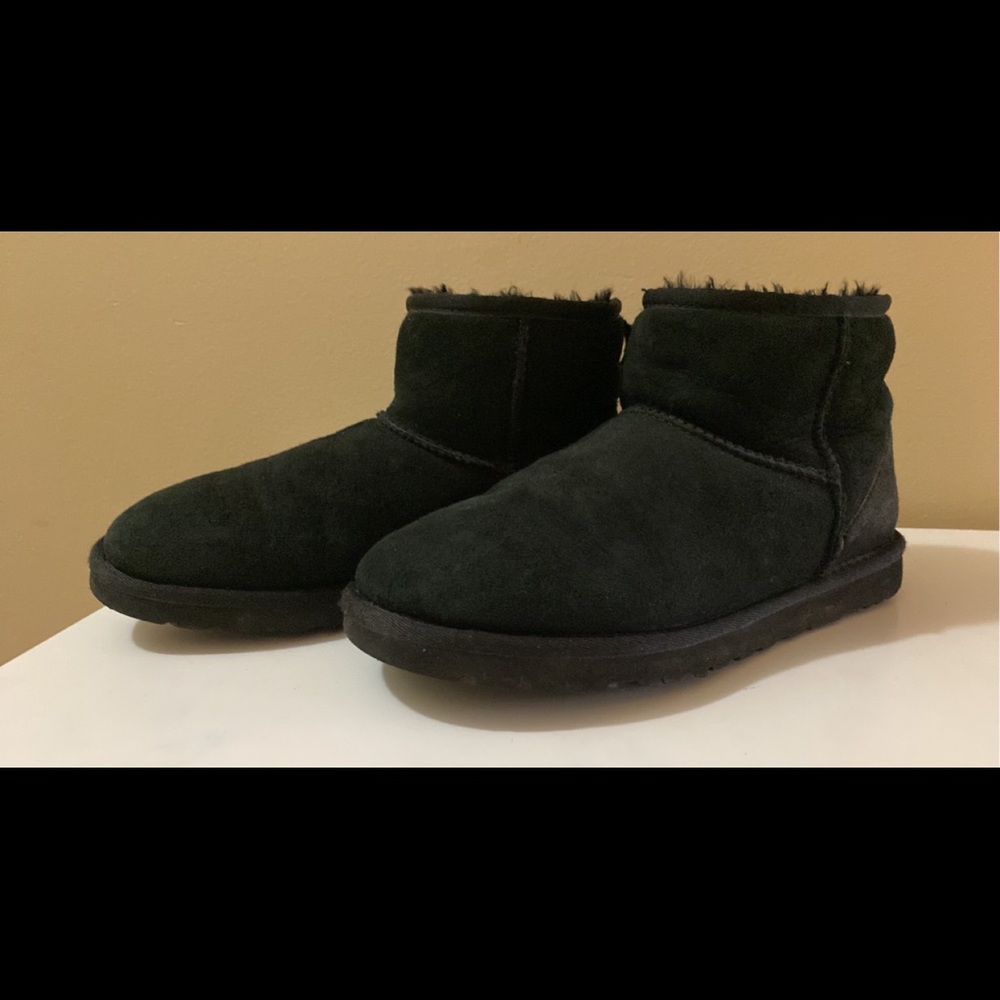 Uggs black mini size 6